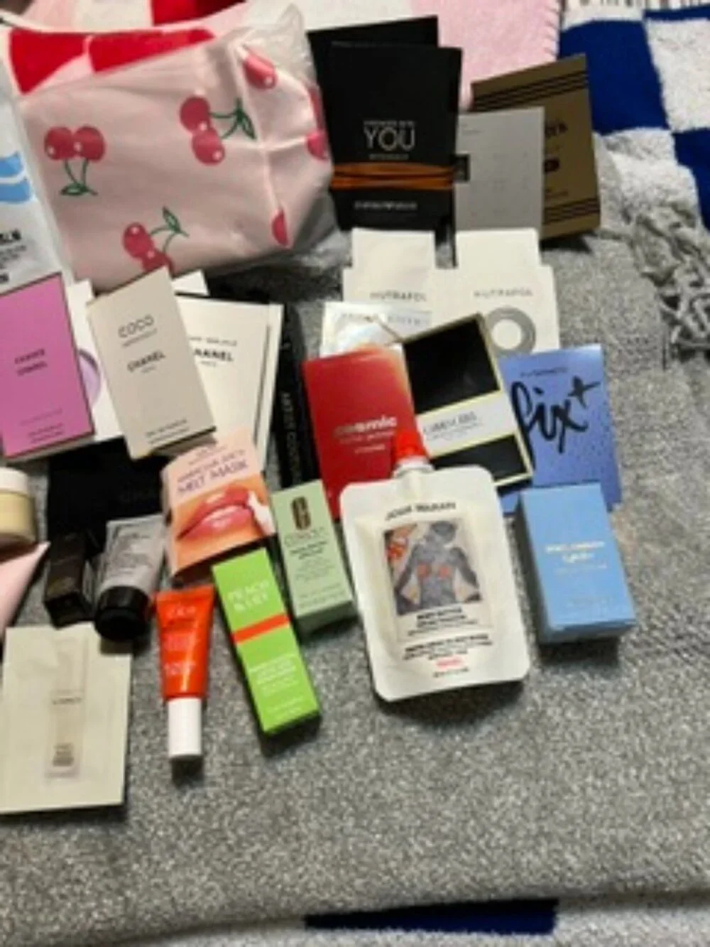 NWT 40 Item Luxury Beauty Sample & Deluxe Fragrance, Makeup, Hair, Beauty Bundle